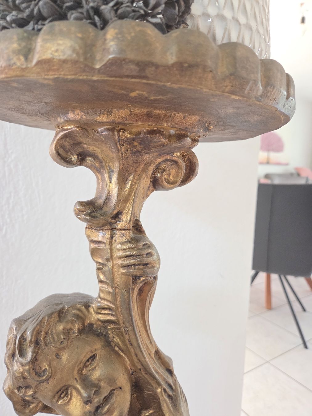 Sculture & Statue: Antike goldene Beistelltisch/Säule mit Putte – Usato da Emmenbrücke venduto da Zimmer 1