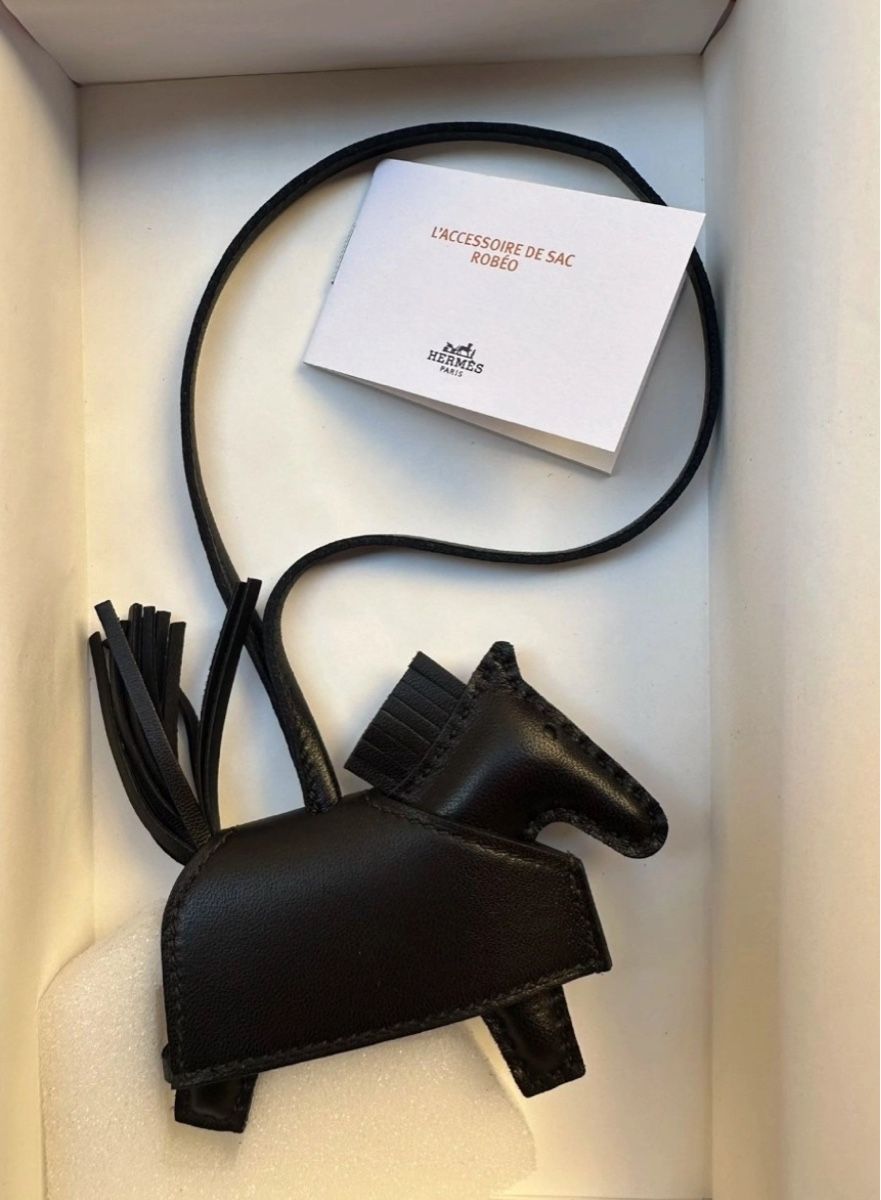 Hermès Portachiavi: Hermes pegasus pegase Rodeo Robeo stud charm PM neu – Nuovo e nell'imballaggio originale da Kilchberg ZH venduto da cruella 1