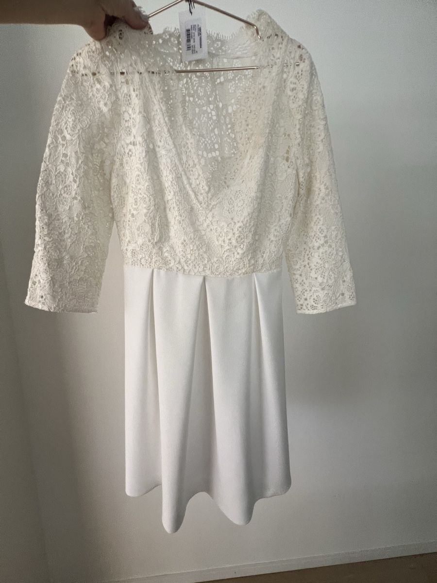 Claudie Pierlot Kleider: Claudie Pierlot Spitzenkleid écru – Gebraucht aus Zürich von prima.01 2