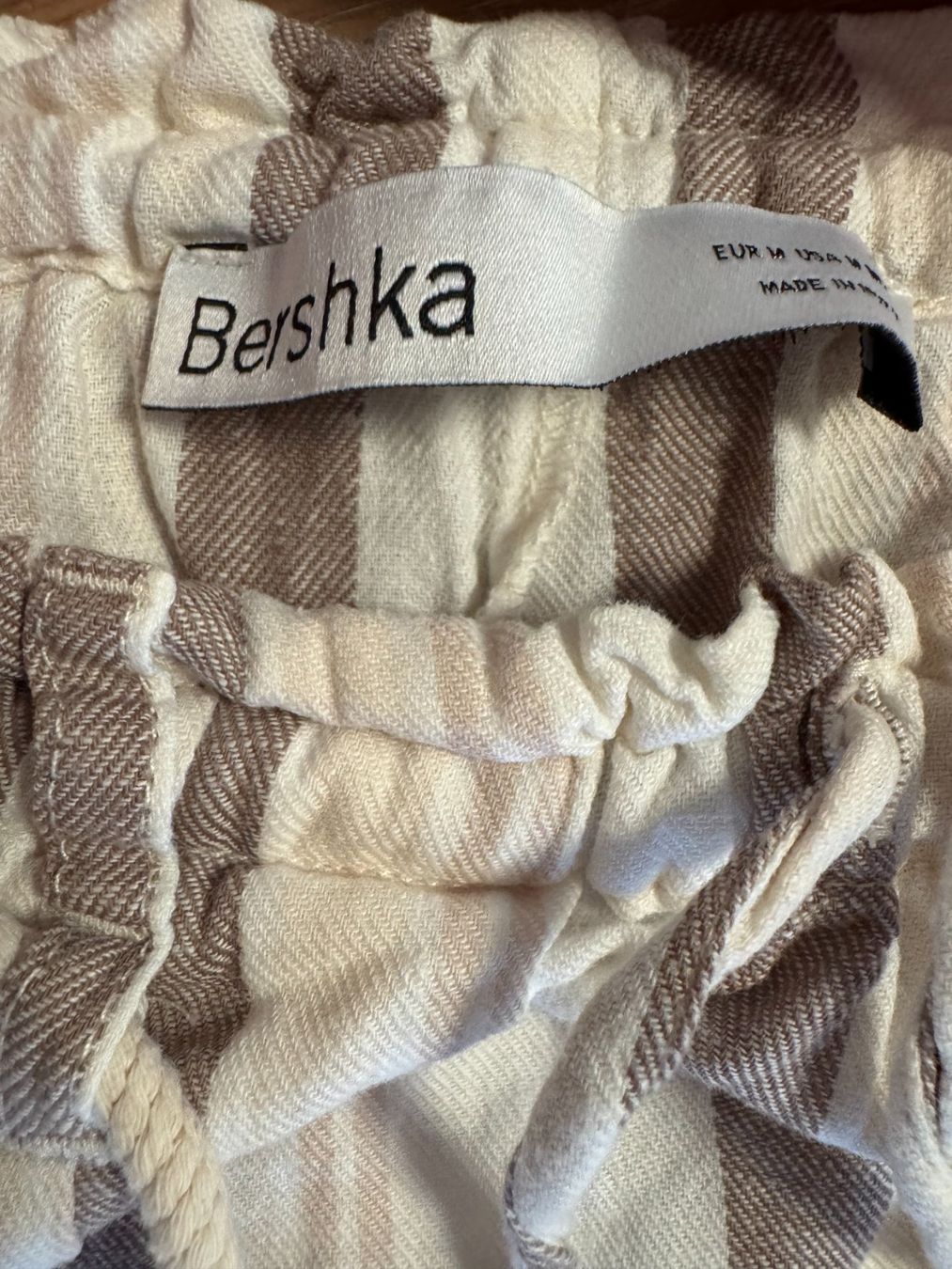Bershka Pantaloni: Pantalon large rayé Bershka taille M – Usato da Rossemaison venduto da Carduelis 2