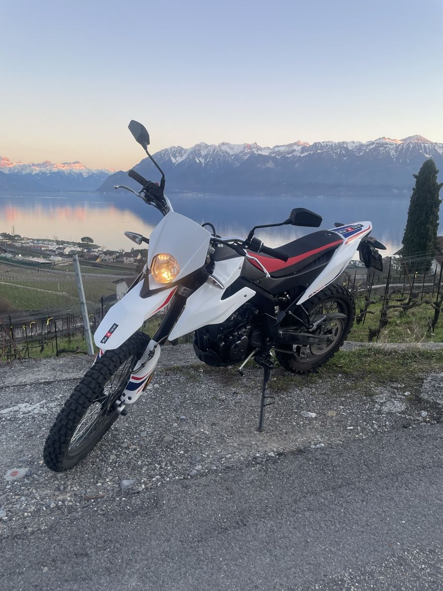 Aprilia Enduro: Moto aprilia RX125 – D'occasion à Chexbres par slb29