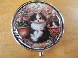 Süssi Pillendose mit Katzenmotiv – Praktisch & Hübsch!