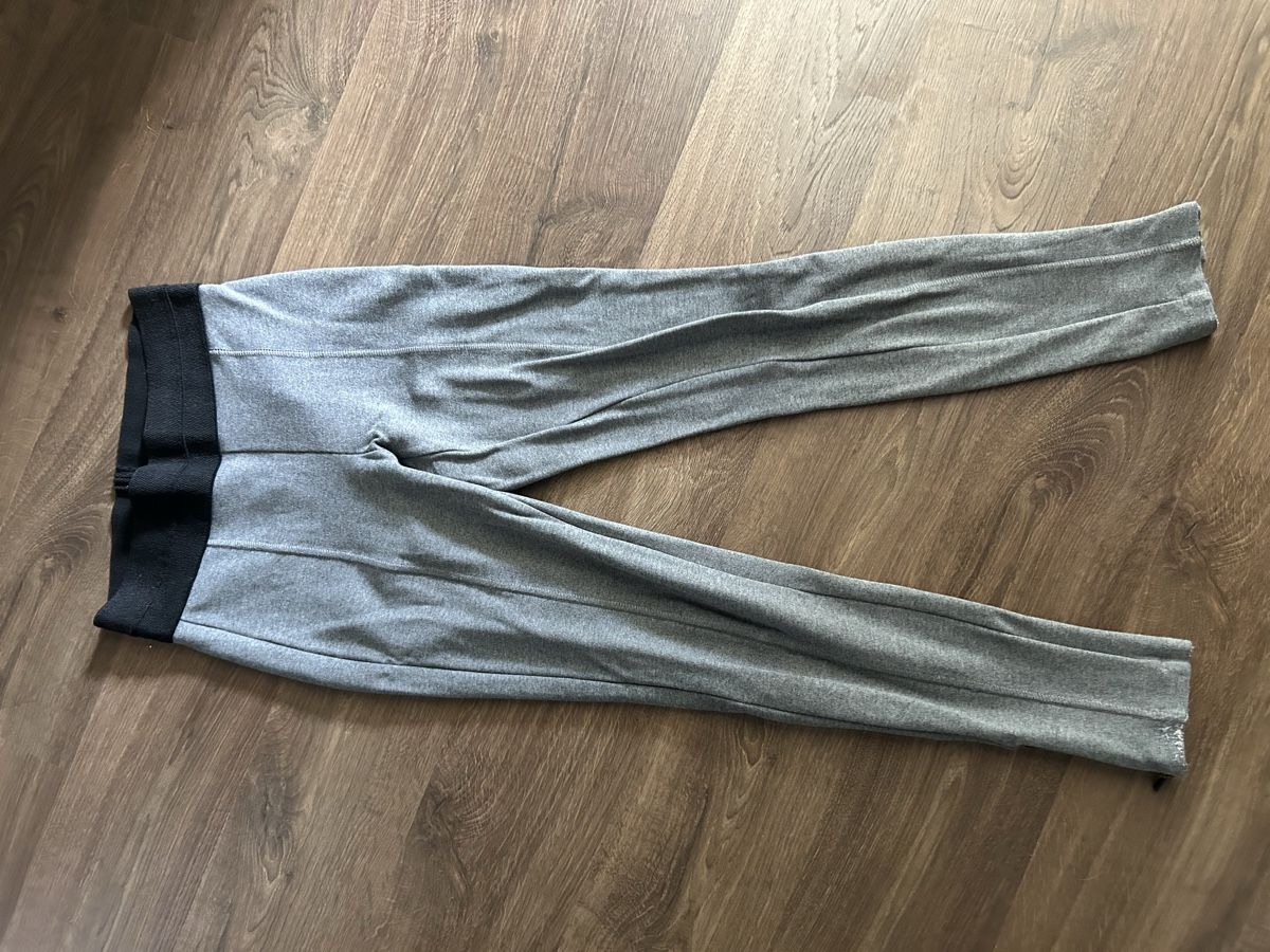 Zara Leggings: Legging Zara gris – Gebraucht aus Bôle von sev_n85b