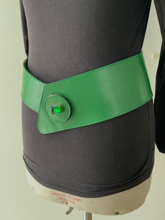 Breiter Leder - Gürtel mit grünem Schmuckstein 72-86 cm