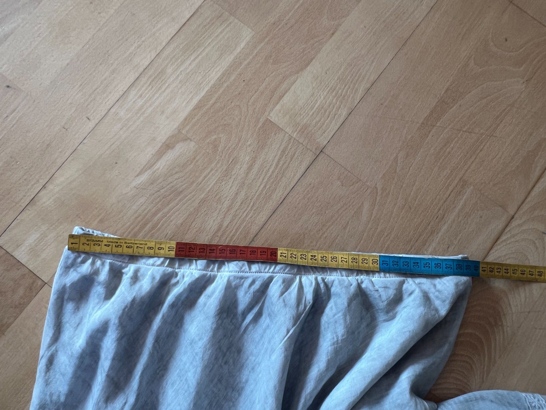 Nile Gonne: NILE Damen Rock, 30% Seide, Gr. L, Hellgrau – Usato da Worb venduto da farben20zauber 3