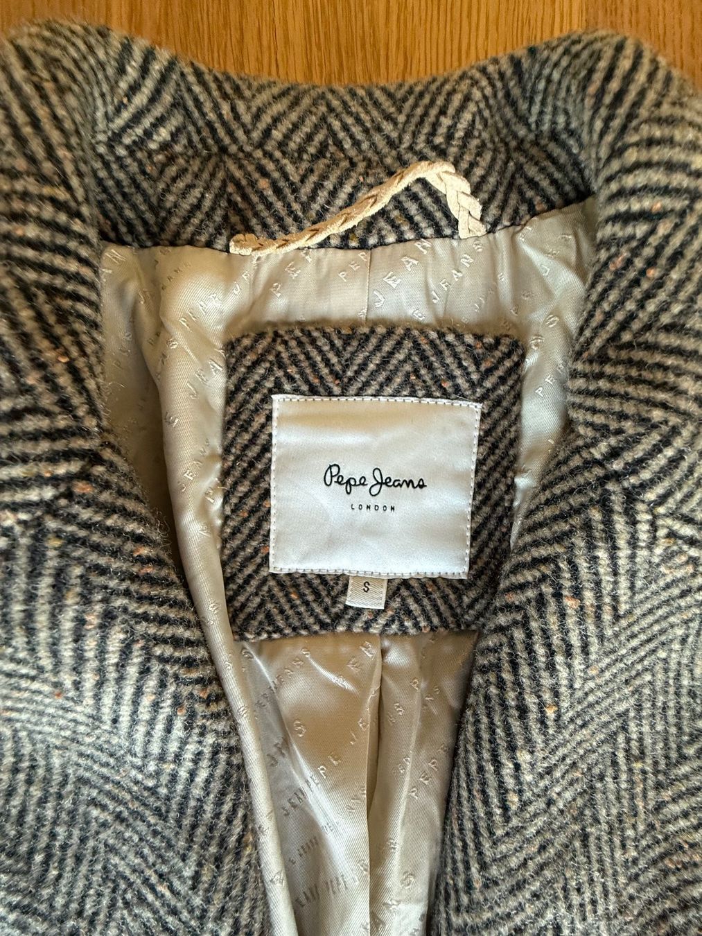 Pepe Jeans Giacche: Blazer mit Fischgrätmuster von Pepe Jeans – Usato da Brütten venduto da Bettina_07 2