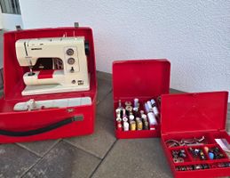 Nähmaschine Bernina mit Zubehörteilen und Garnbox