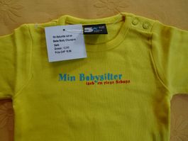 NEUER Body gelb "Min Babysitter isch ..." Gr. 62/68 - 260716