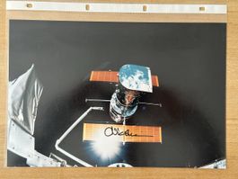 Autographe de Claude Nicollier sur Hubble - NASA