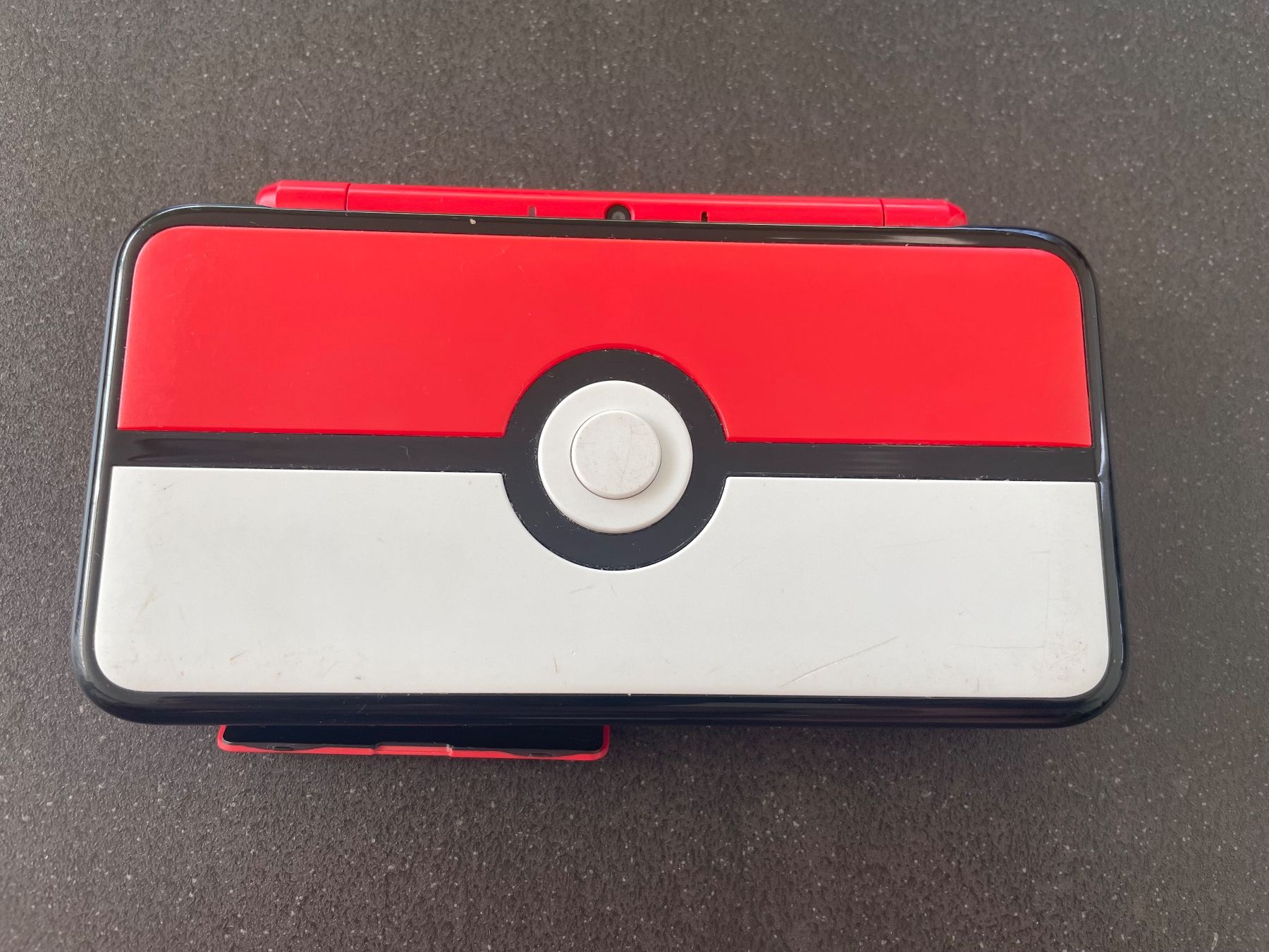 Nintendo Consoles: Nintendo 2DS XL -Pokéball Edition – D'occasion à Dällikon par buyandbehappy 2