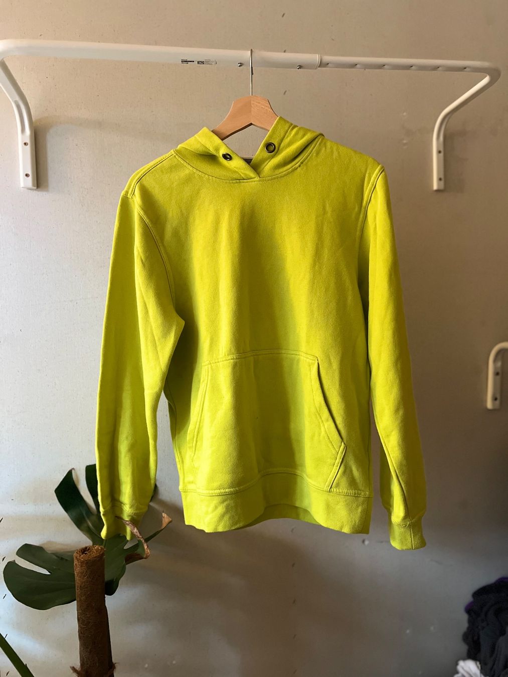 Maglioni & Felpe: Hoodie Gelb-grün – Usato da Basel venduto da lolixyz