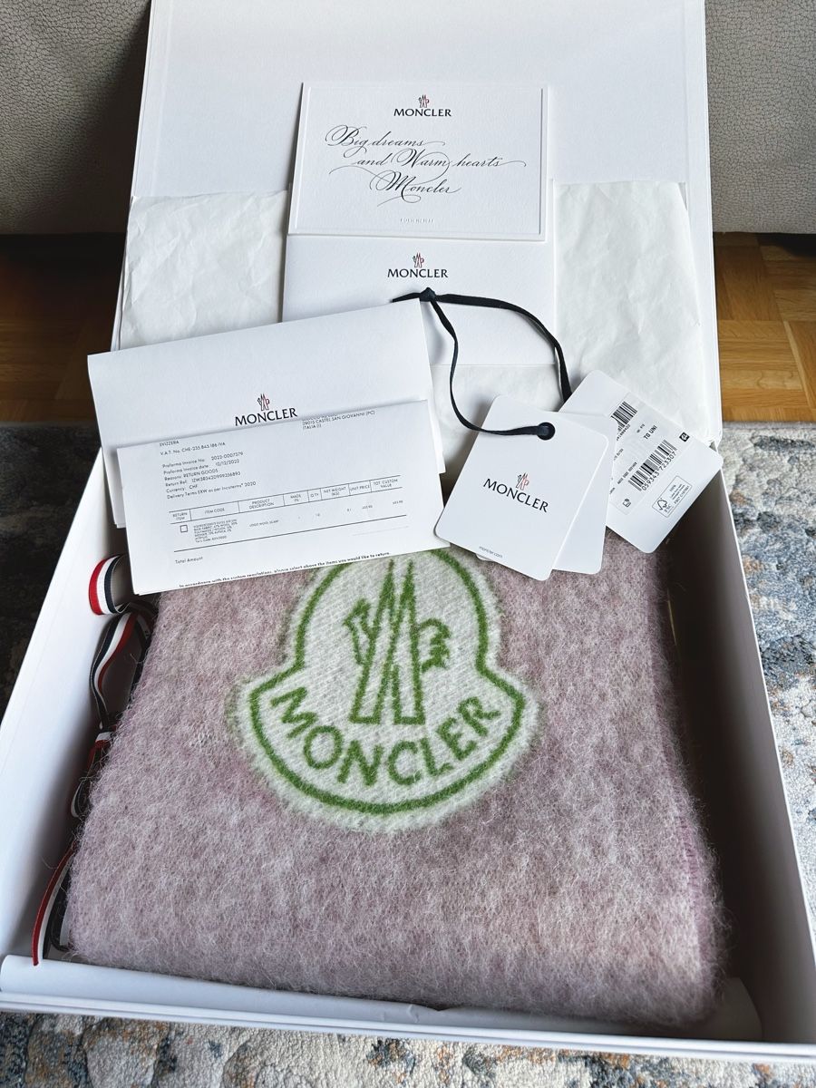 Moncler Foulard & Sciarpe: Moncler Wool Scarf, Excellent Condition! Complete Set! – Nuovo (secondo la descrizione) da Spreitenbach venduto da Wa-C789