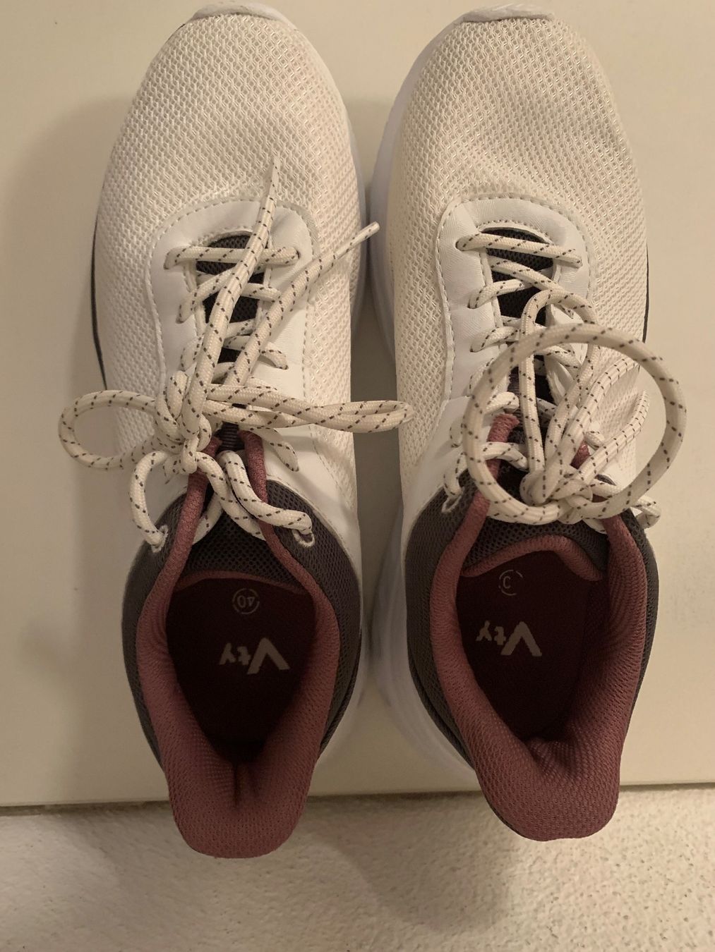 Scarpe da donna: Turnschuhe Gr. 40 – Usato da Waltenschwil venduto da pipapo71 2
