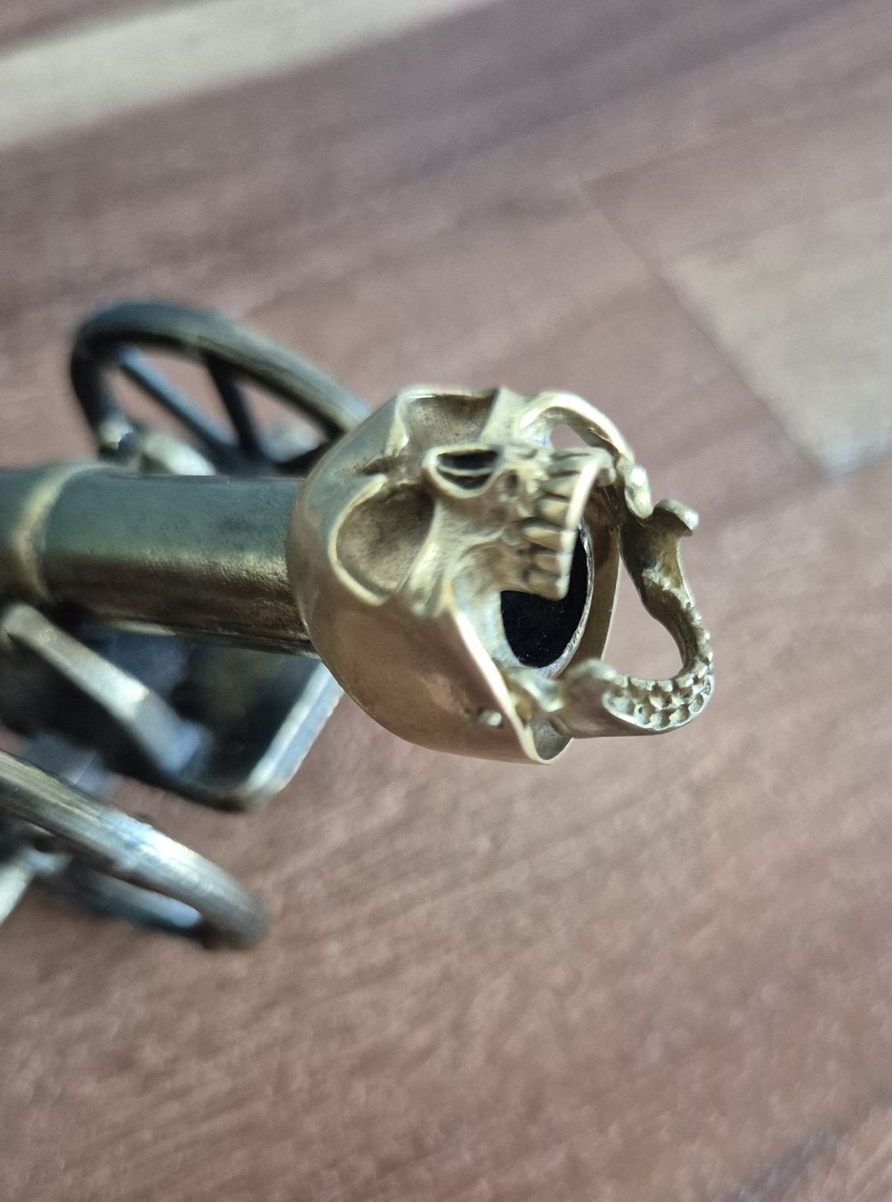Anelli: Totenkopf Ring beweglich Bronze – Usato da Zürich venduto da Dalema13 4