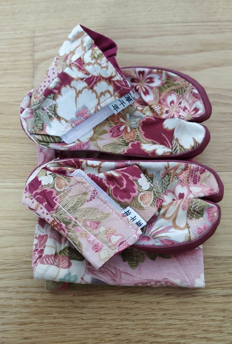 Lotti & Set di vestiti: Ravissant ensemble japonais & chaussures – Nuovo (secondo la descrizione) da Carouge GE venduto da for_8yym 8