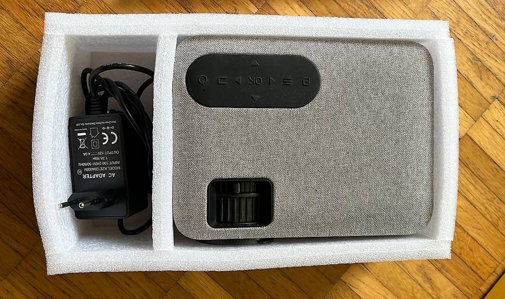 Lenco Videoprojektoren: Lenco Bluetooth-Beamer – Gebraucht aus Effretikon von Nikki21 1