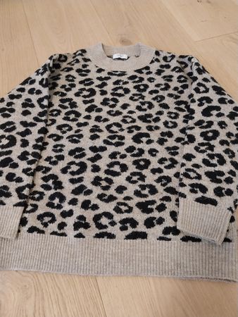 Oversized Leo Pulli Gr. S