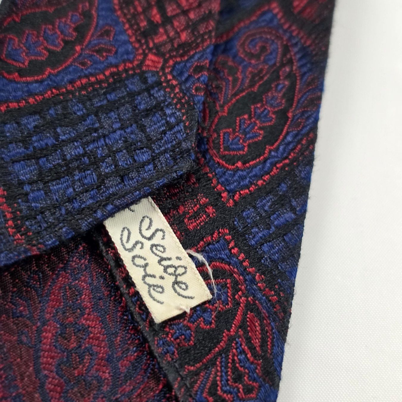 Cravatte: Vintage Seidenkrawatte Bordeaux Blau – Usato da Wald ZH venduto da Martin79 2