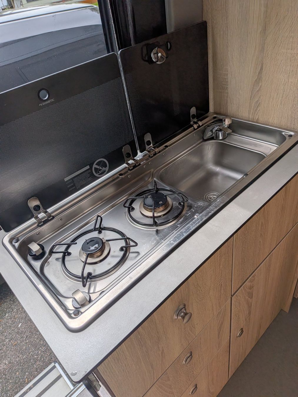 Dometic Cucine: Dometic Einbaukombi Spüle &Herd – Usato da Saland venduto da HolZKoPP