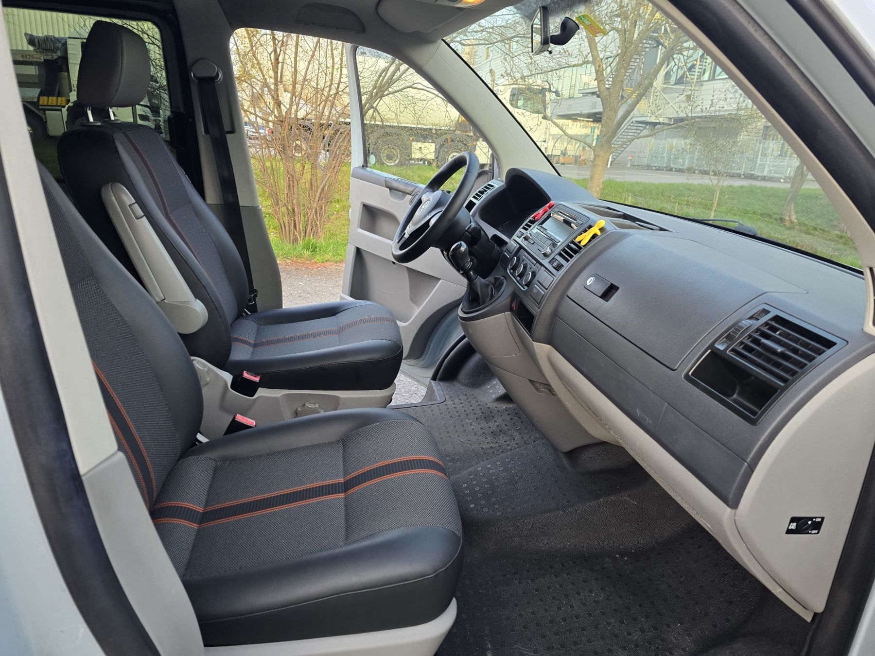 VW Camping Fahrzeuge: Camper VW T5 2.0 TDI 77kw – Gebraucht aus Zürich von libing 3