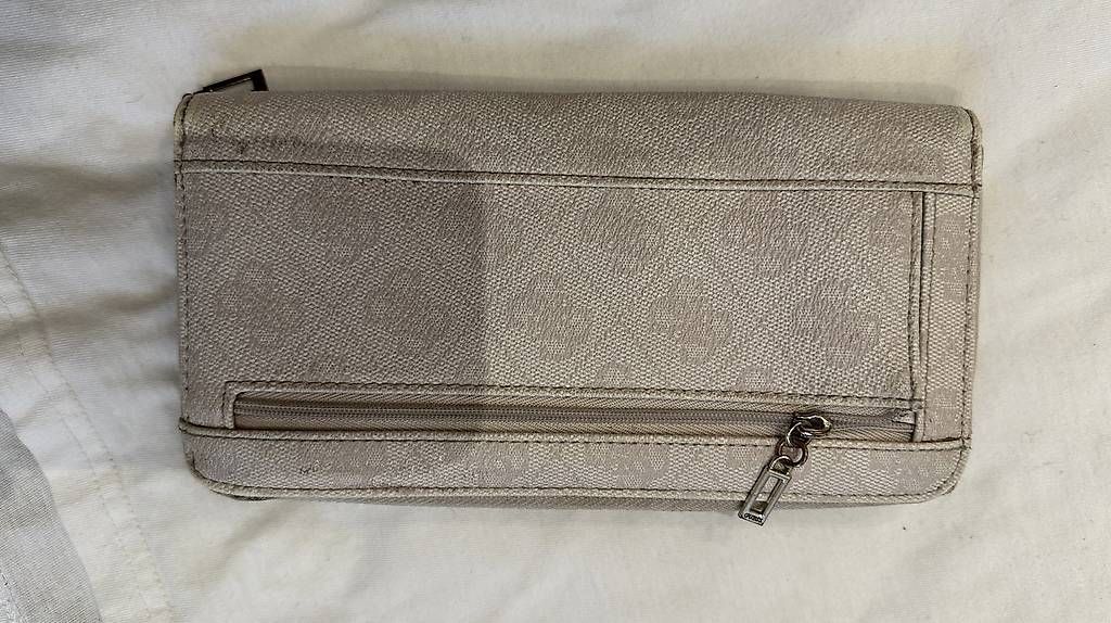 Guess Portamonete: Guess Portemonnaie weisslich – Usato da Ettingen venduto da slg_4107 1