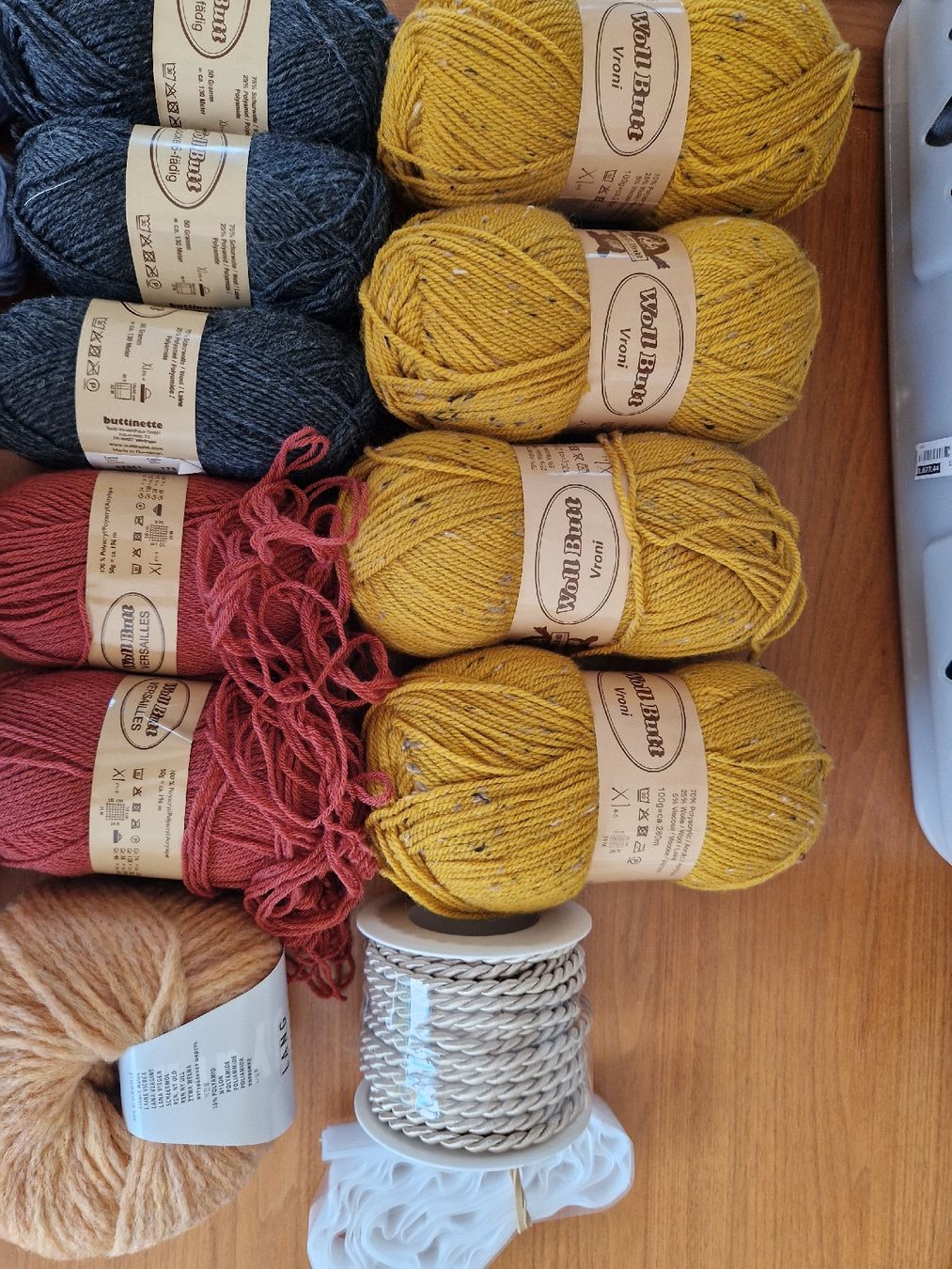 Lana: Wollpaket inkl. Klettband – Usato da Steffisburg venduto da Nydegger1 1