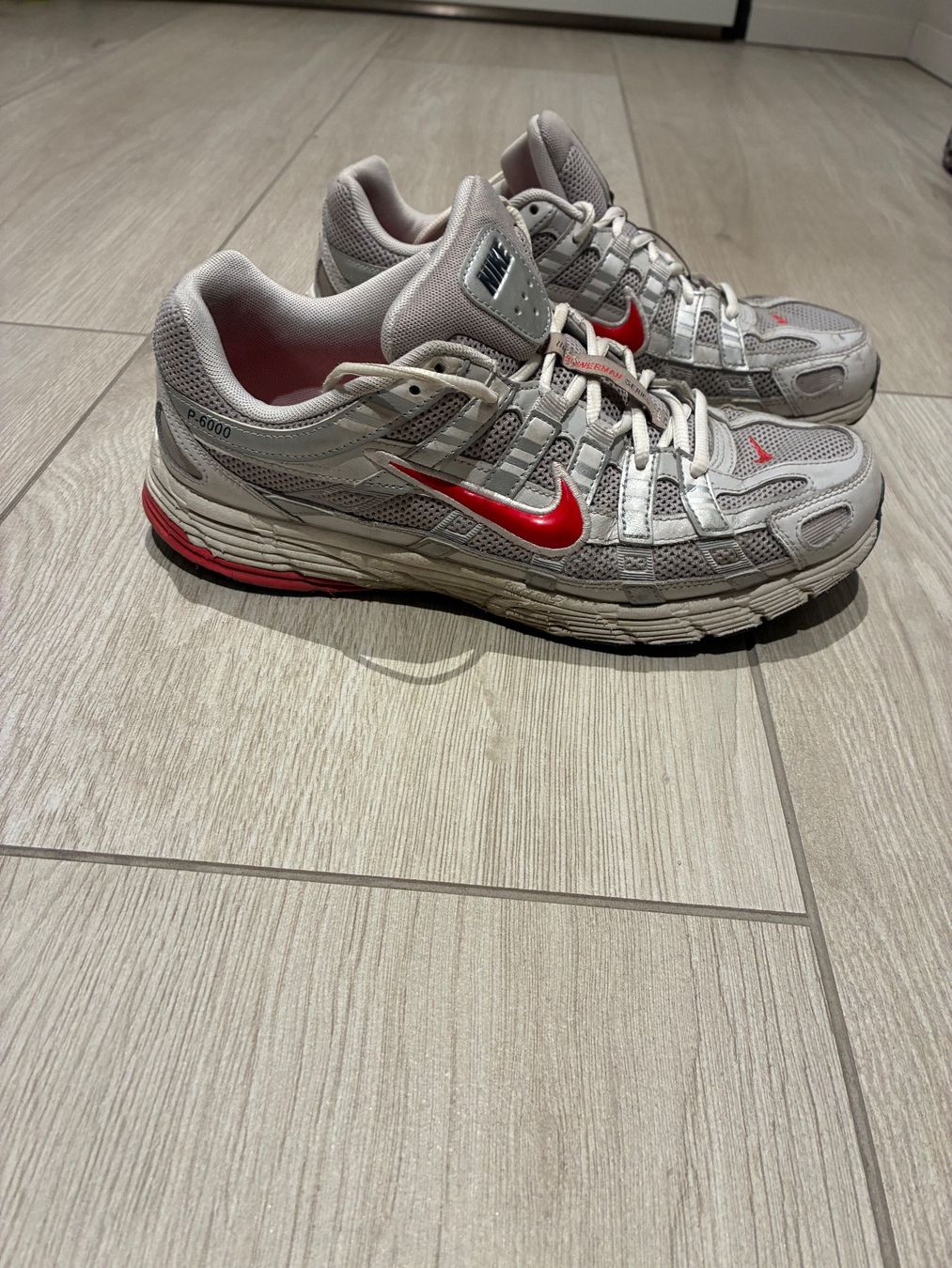 Nike Scarpe da uomo: Nike Sneaker P-6000 silber rot gebraucht getragen – Usato da Henggart venduto da escorpio0511 2