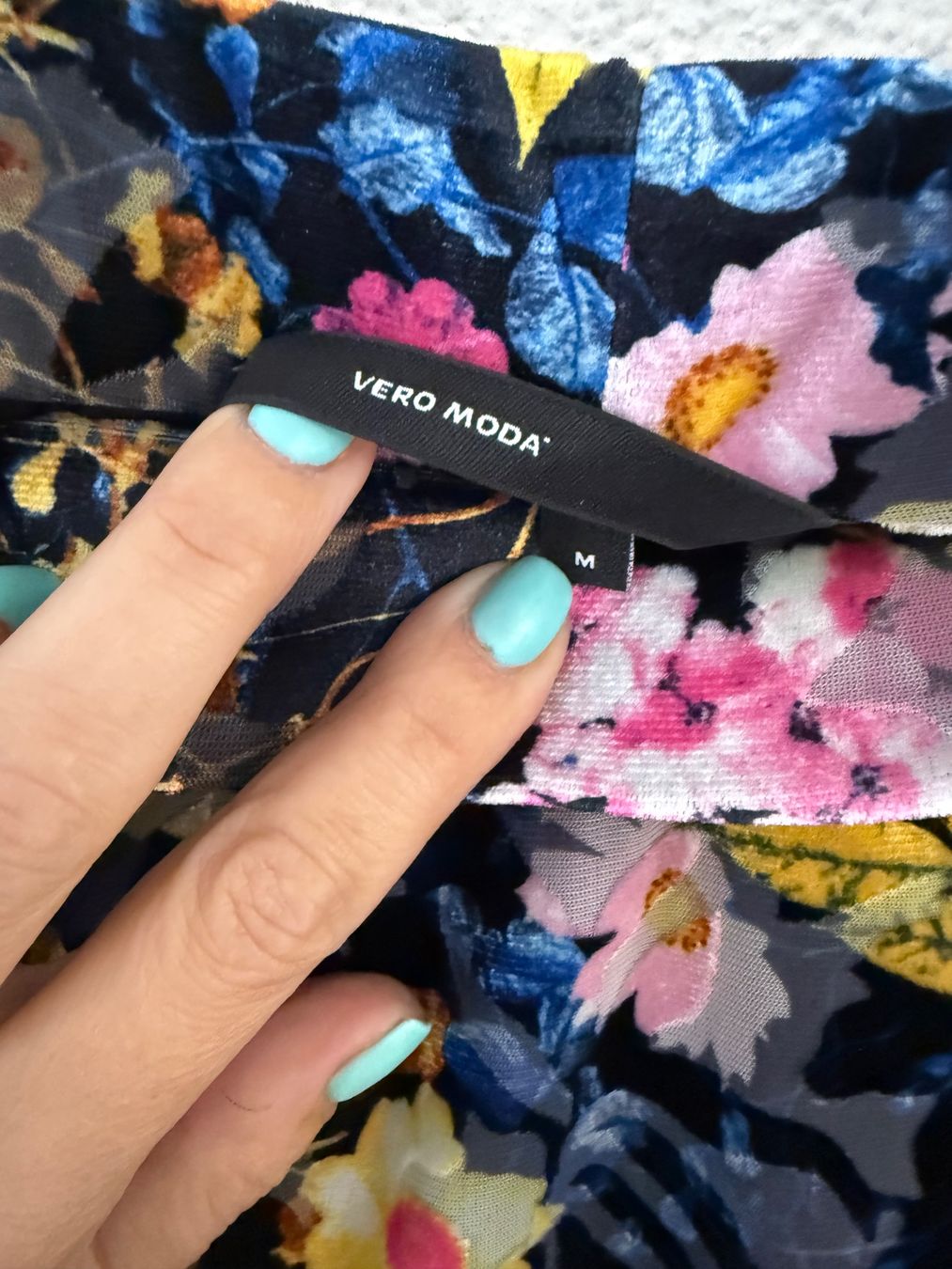 Vero Moda Jupes: Elastischer Rock mit Blumenmuster Gr. M, farbenfroh & bequem – D'occasion à Neerach par Meli_sara 3