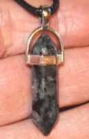 Halskette 699 – Larvikite Säule ca. 3,5 cm