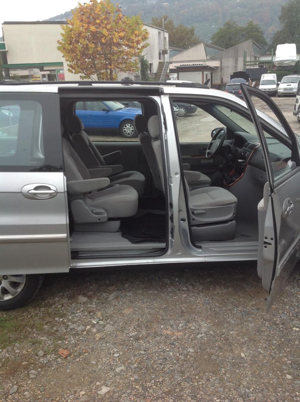 Kia Automobili: Kia Carnival 2.9 crdi – Usato da Chiasso venduto da hir_p6yj 3