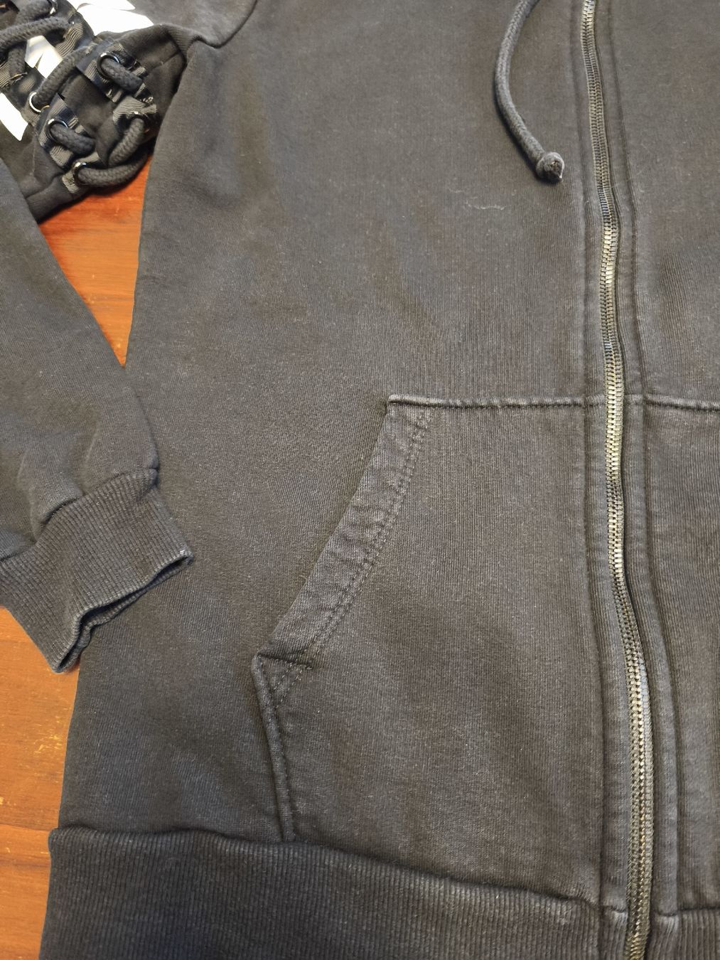 Pullover & Sweatshirts: Kapuzenpullover – Schwarz, Grösse M – Gebraucht aus Wohlen AG von art_9qvl 2