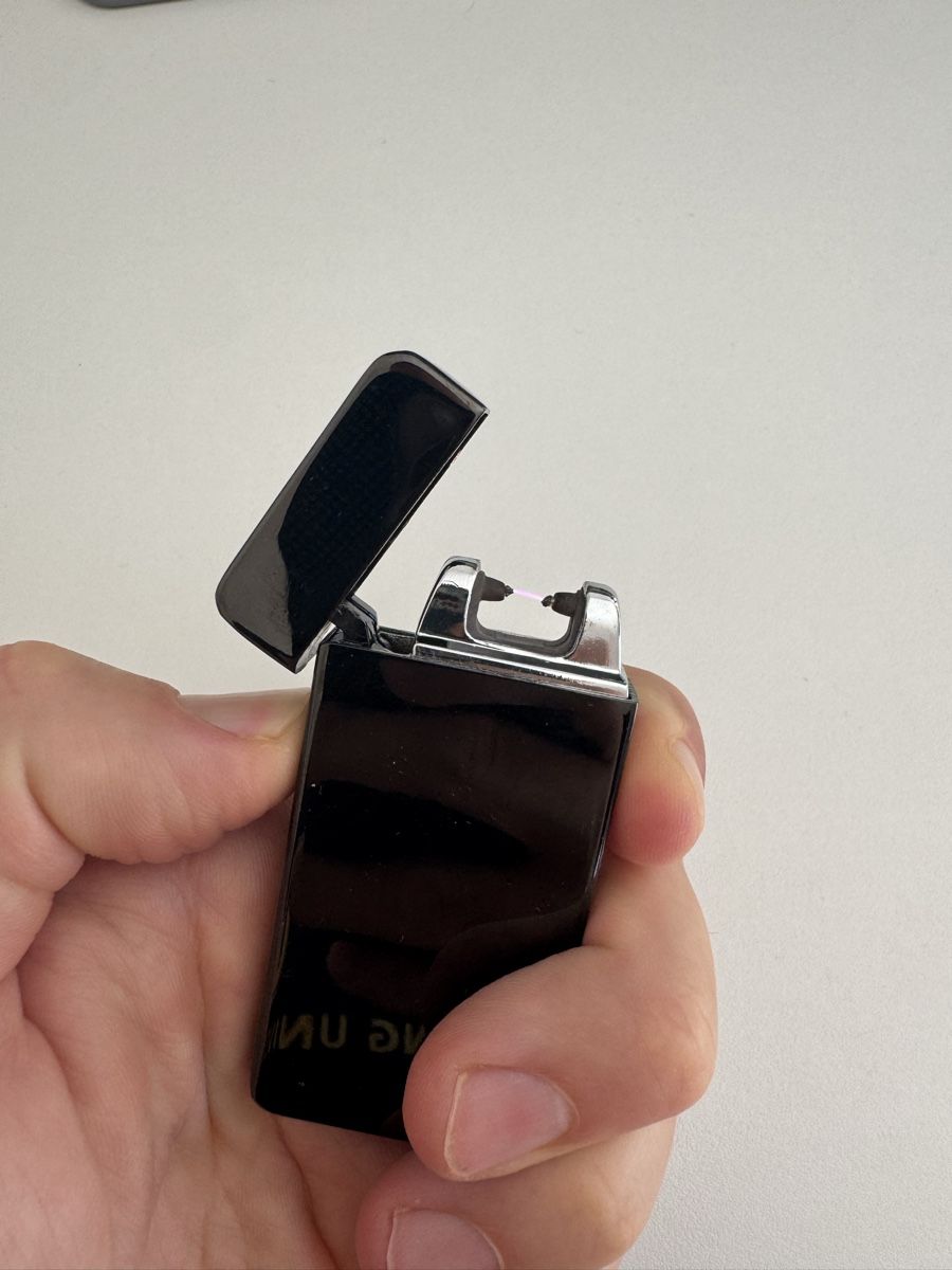 Feuerzeuge: ISY Plasma Lighter USB rechargeable black – Gebraucht aus Adliswil von synsolus 1