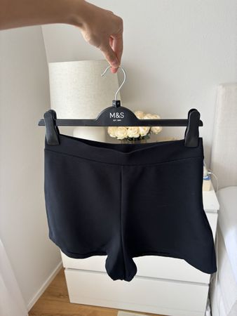 ZARA High waist Black Shorts Size S NP: 49.- 