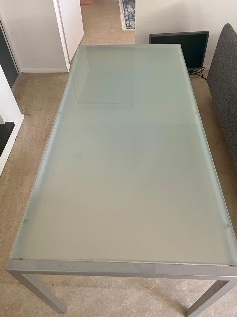 Scrivanie: Glas Bürotisch – Usato da Neuenegg venduto da str_zsb6
