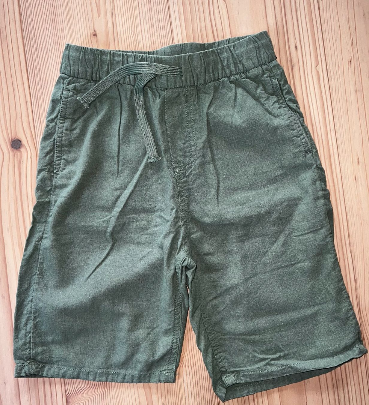 H&M Pantaloni: H&M Shorts Gr.134 - Leinen – Usato da Zürich venduto da meggimay