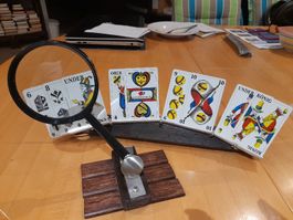 Jasskartenhalter aus Holz - ideal für gemütliche Jassrunde.