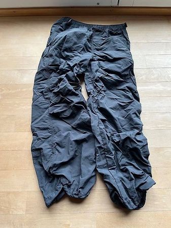 graue Outdoor Hosen