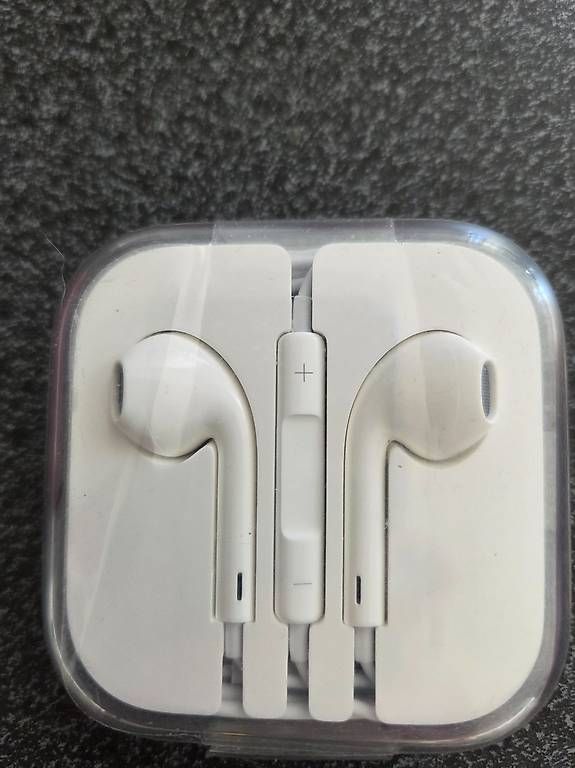 Kopfhörer: Auricolari stereo per iPhone nuove – Neu und originalverpackt aus Balerna von reg_jz8l 1