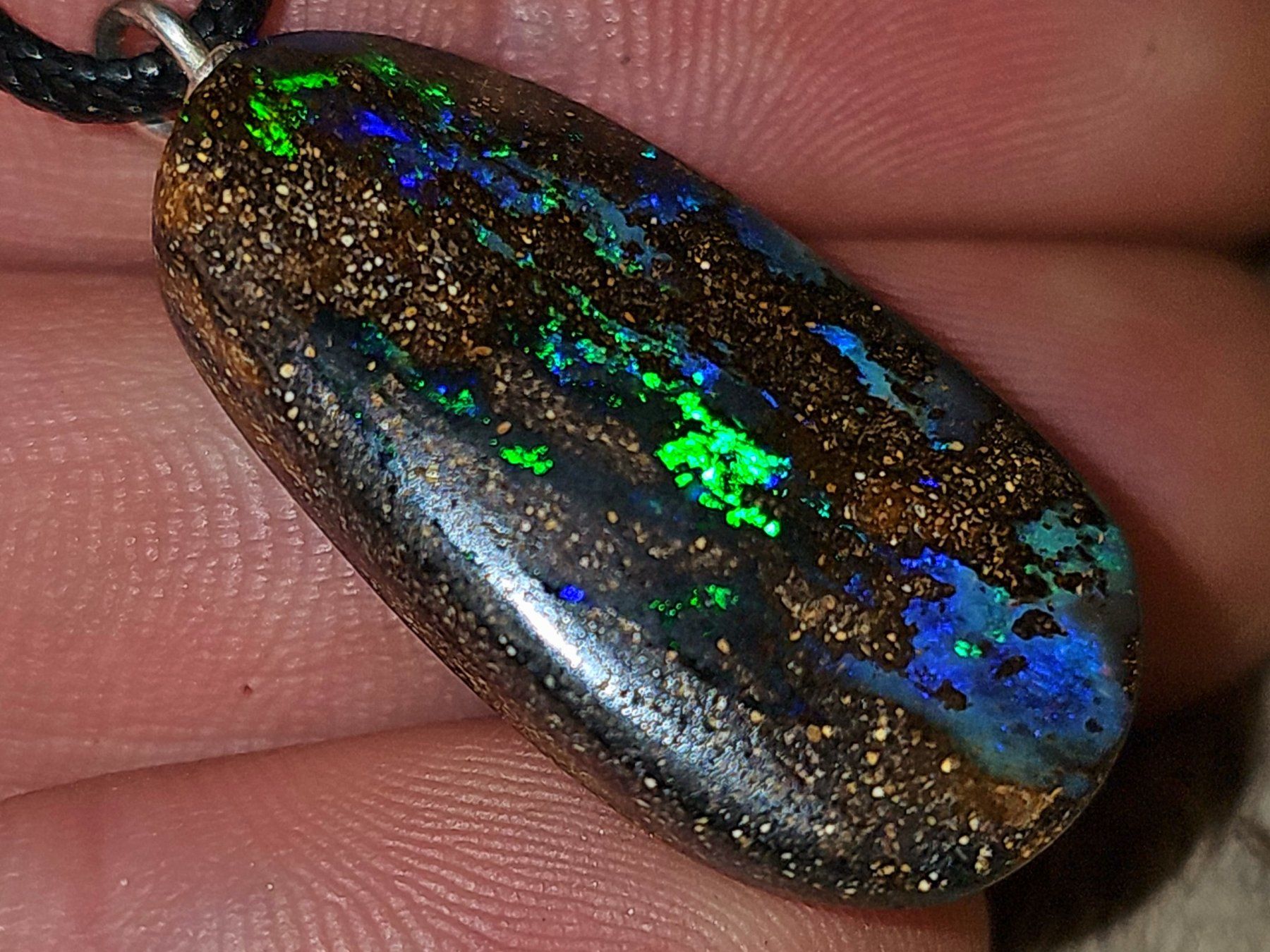 Pietre preziose: Extrem knallender australischer Boulder Opal Anhänger – Nuovo e nell'imballaggio originale da Uerkheim venduto da Winwinner 3