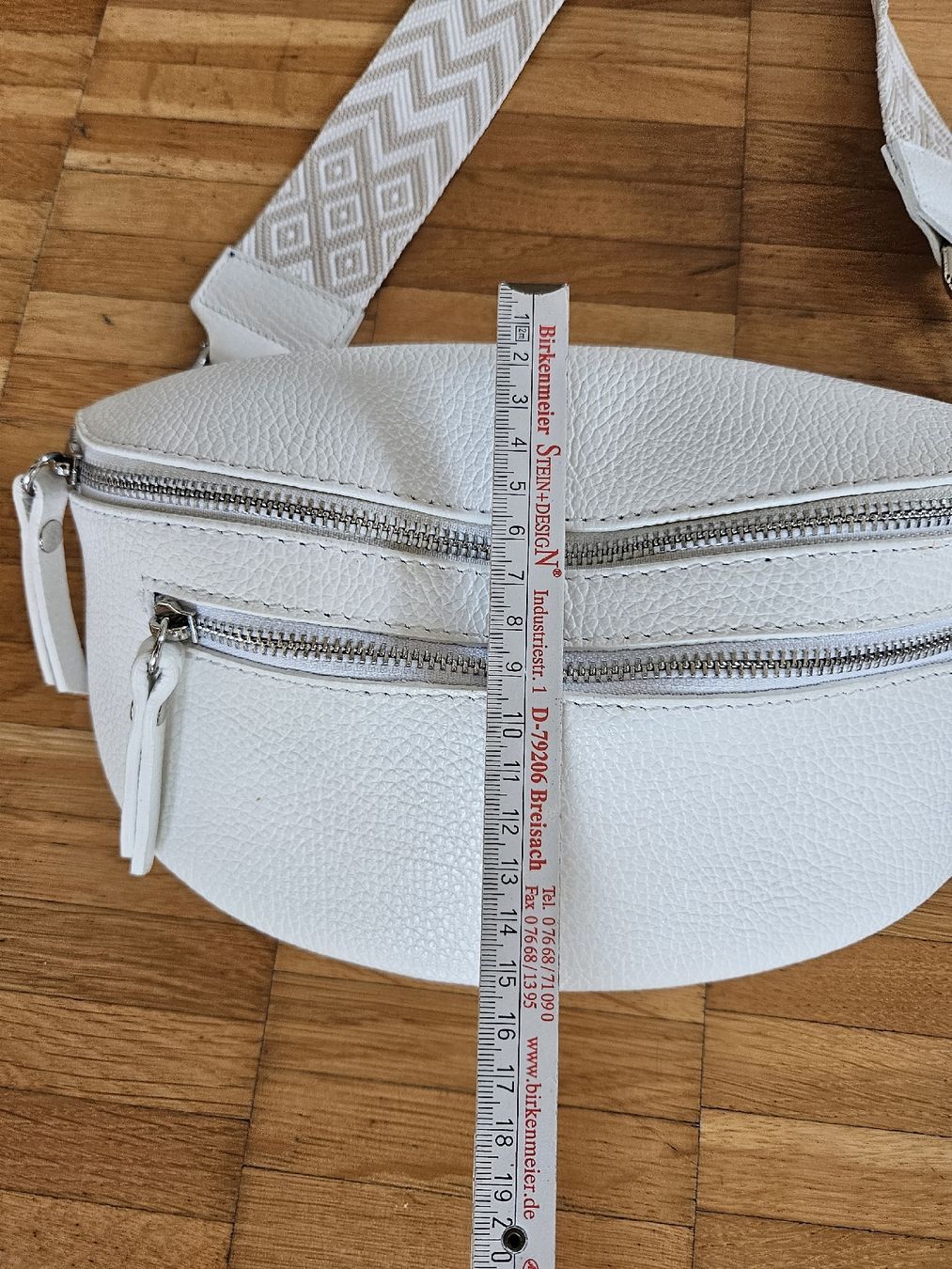 Borse: Weisser Bodybag aus Echtleder – Usato da Eglisau venduto da tinka06 2