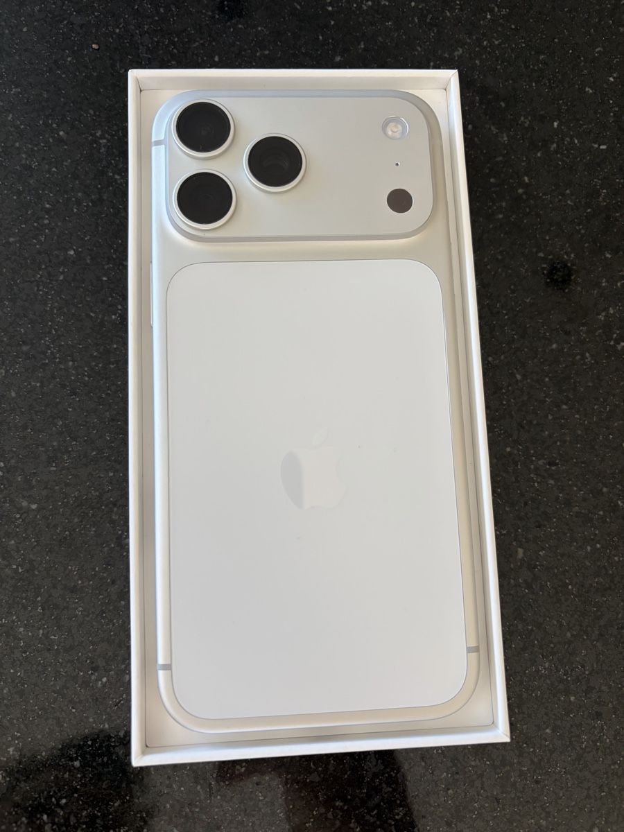 Apple Telefoni cellulari / Smartphones: iPhone 17pro Max 256GB neuf – Nuovo e nell'imballaggio originale da Châtel-St-Denis venduto da fra_frl6