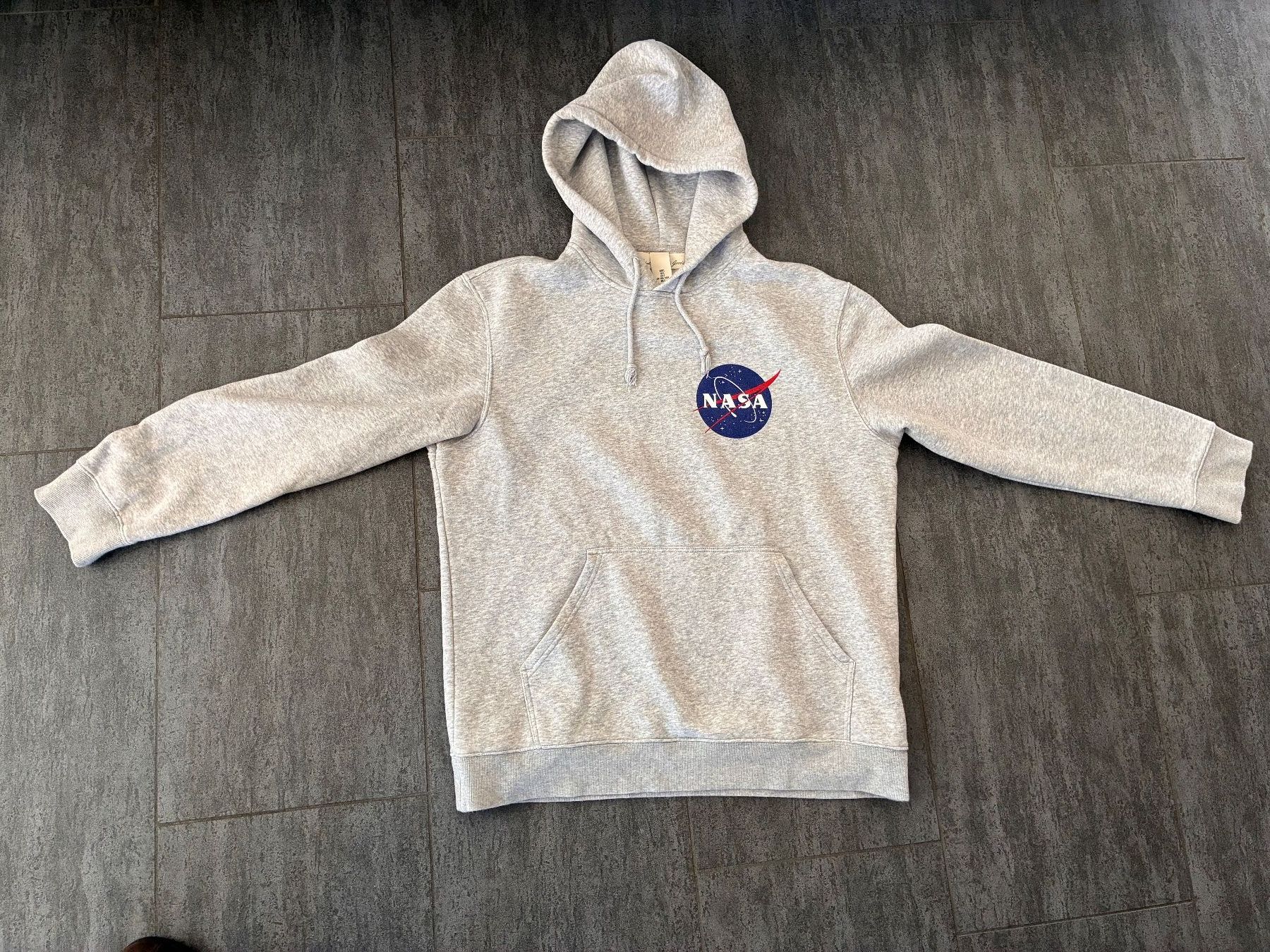 H&M Maglioni & Felpe: H&M NASA Logo Kapuzenpullover – Usato da Zürich venduto da SNOWDRIFT 1