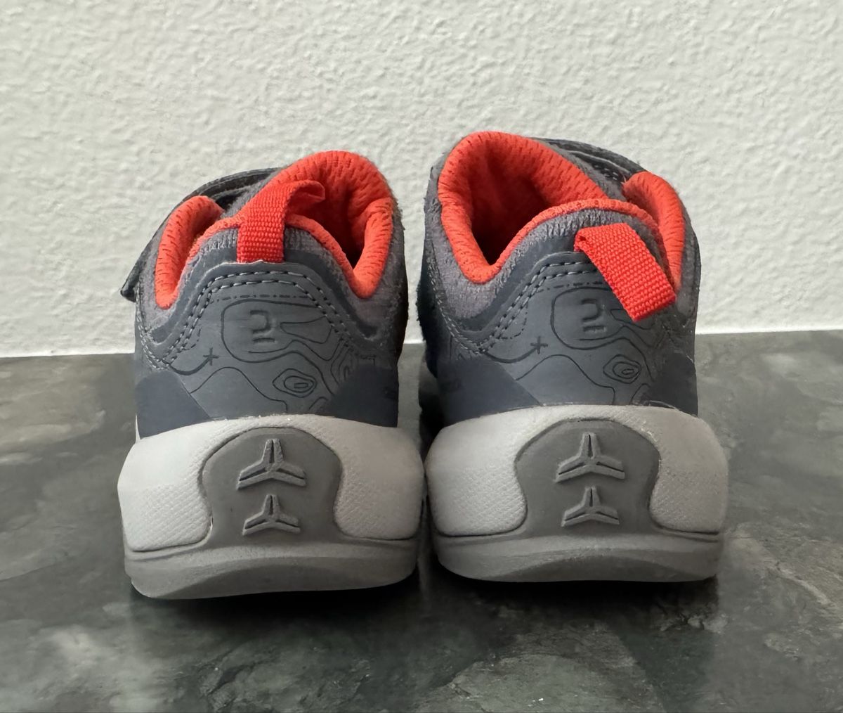 Decathlon Scarpe per ragazzi: Kinder Outdoor Schuhe Grösse 30 – Usato da Flumenthal venduto da Krajan 4