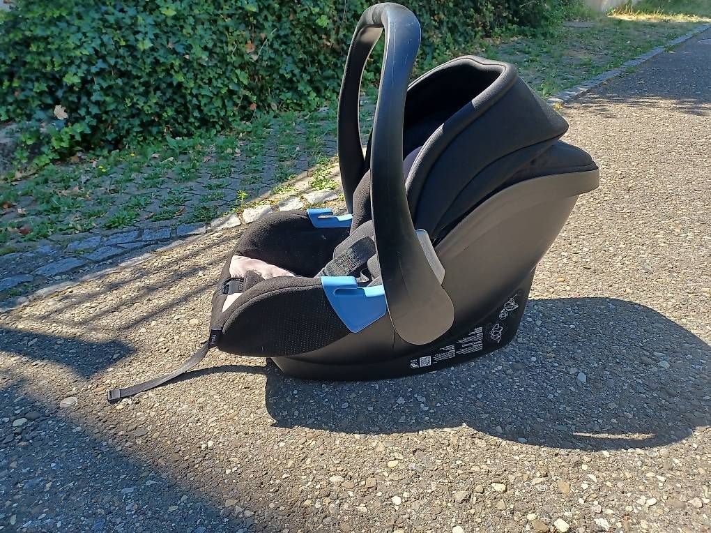 Seggiolini per auto: Babyschale Privia – Usato da Würenlingen venduto da Steeefeli 1