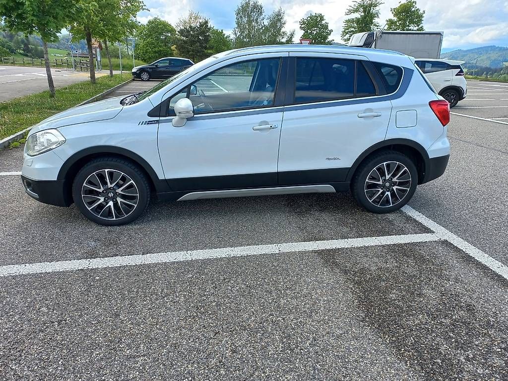 Suzuki Automobili: Sehr guter Zustand – Usato da Sonceboz-Sombeval venduto da Kouadio 1