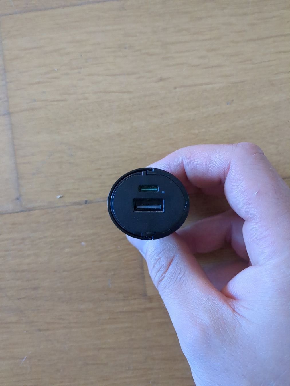 Caricabatterie: Auto Ladeadapter mit 2 USB Anschlussen guter Zustand – Nuovo (secondo la descrizione) da St. Gallen venduto da dar_tgf5 1