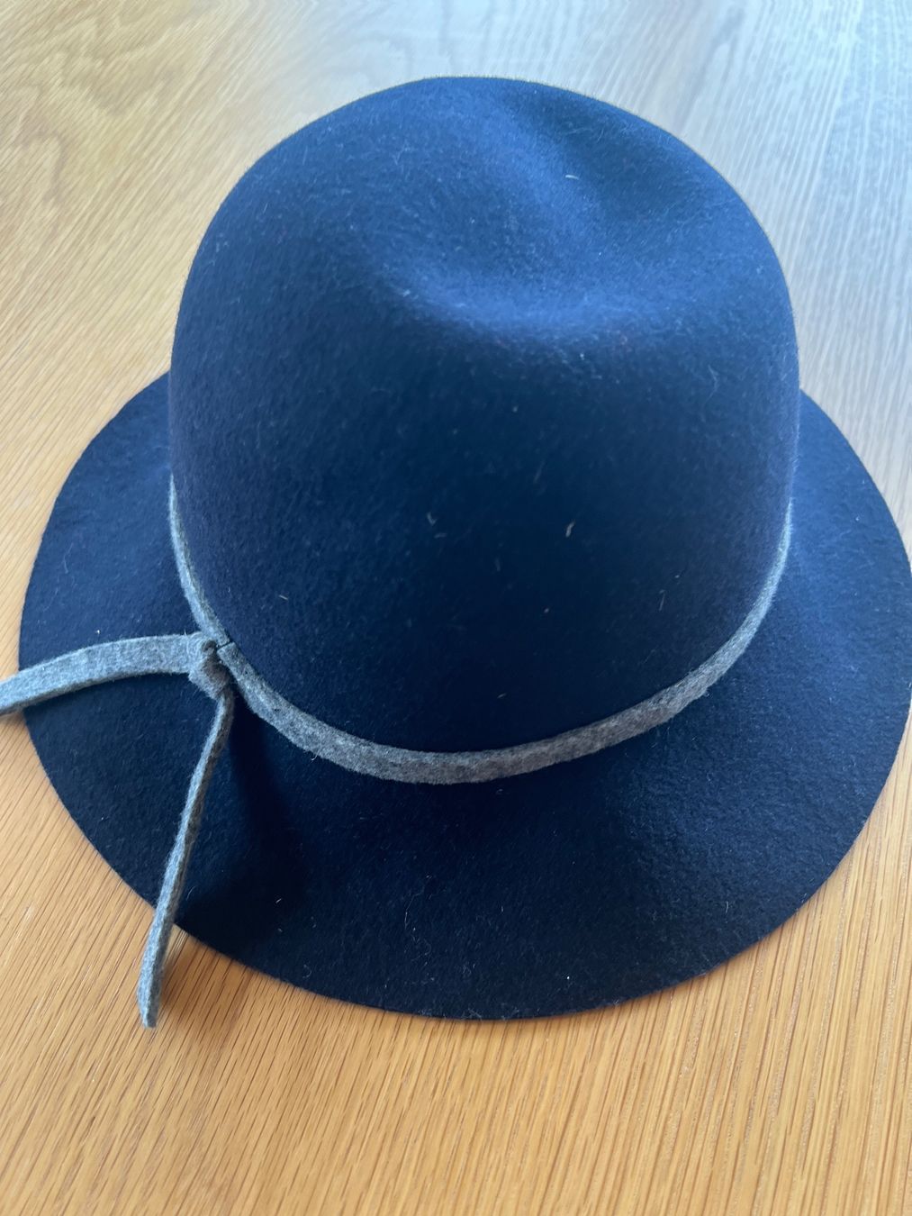Copricapi, berretti & cappellini: 👒 Hut Wolle, Navyblau – Usato da Balzers venduto da clancy_SCVW
