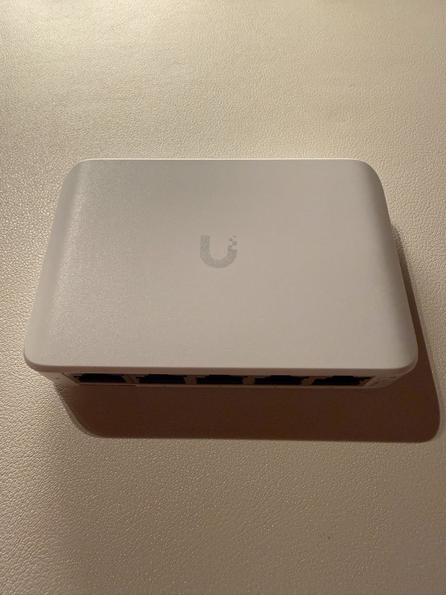 Ubiquiti Hub & Switch: Ubiquiti UniFi Switch Flex Mini (USW-Flex-Mini) – Usato da Lax venduto da florian_schnyder