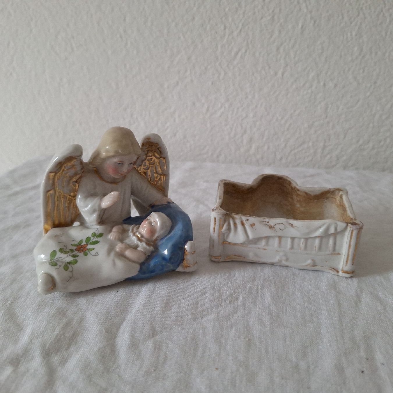 Tutte le decorazioni: Versand möglich!Allerliebste, nostalgische Engel Krippe Dose – Usato da Winterthur venduto da Goldpipau 1