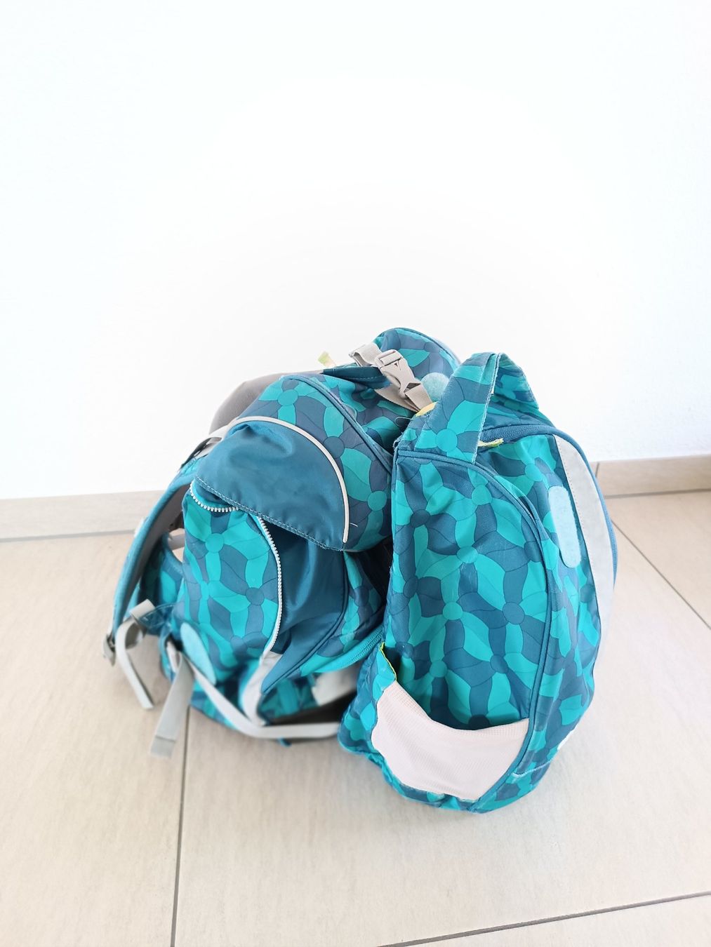 Allestimento di negozi e stand fieristici: Schulrucksack Ergobag "EiszauBär" mit Turnsack – Usato da Bottenwil venduto da ruli2007 5